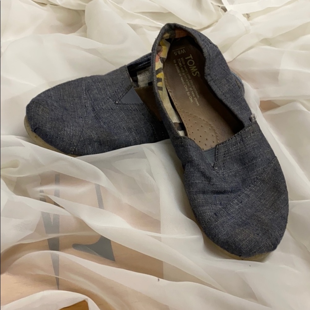 Levi colored TOMS